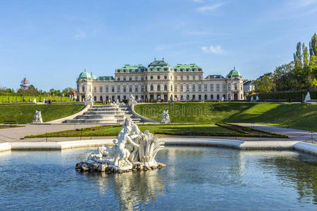 夏天的贝尔维迪尔宫，维也纳