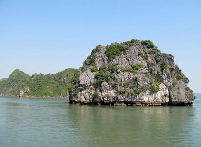 大海里美丽的岛屿