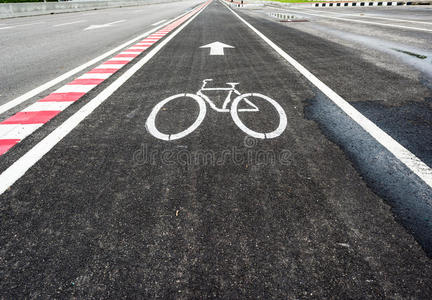 沥青路和自行车道有标志