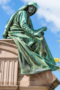 苏格兰爱丁堡惊人的详细雕像