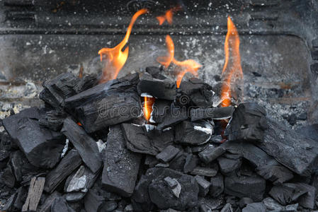 烧炭图片