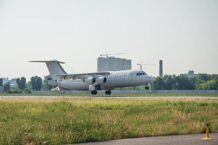 喷气式飞机 客机 到达 航空 着陆 跑道 天空 机场 空气