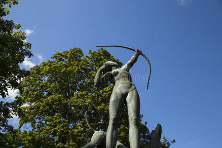 格兰斯坎宁戴安娜在瑞典加夫勒的狩猎雕塑上照片