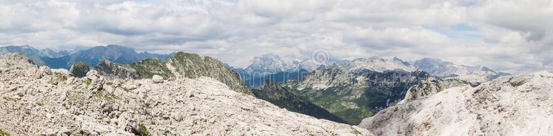 美丽的 欧洲 森林 岩石 阿尔卑斯山 全景图 国家 反射