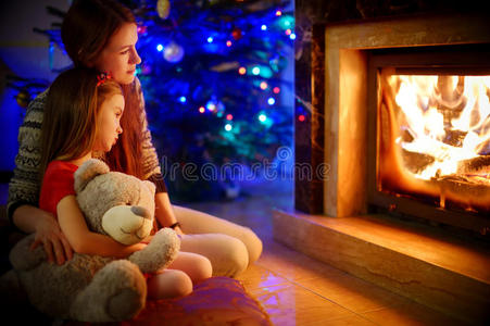 小孩 女孩 蜡烛 豪华 十二月 庆祝 壁炉 奢侈 圣诞节