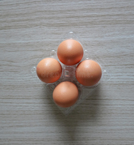 桌子上的鸡蛋