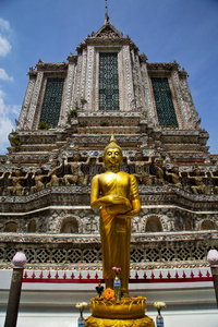 亚洲泰国曼谷阳光佛教和色彩宗教