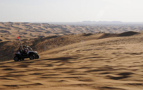 沙漠的马车图片