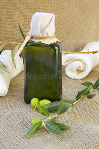 一瓶特级初榨橄榄油。