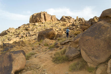 跑步 摩洛哥人 旅行 风景 运动型 沙漠 峡谷 岩石 孤独的