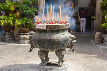 寺庙香炉图片