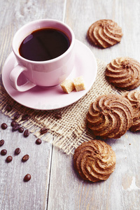 饼干和一杯咖啡