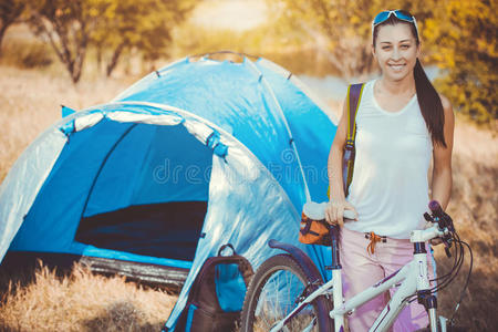 徒步旅行 旅行 闲暇 活动 夏天 自行车 女孩 骑自行车