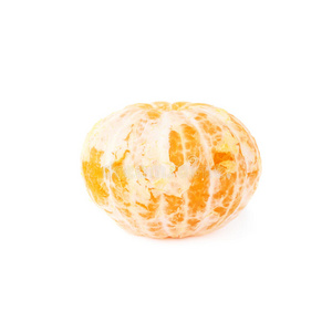 新鲜多汁的橘子果实分离在上面
