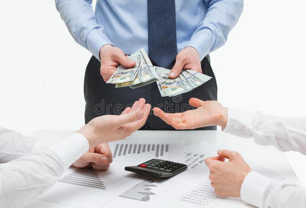 钱需要的帮助商业伙伴向老板索要钱照片