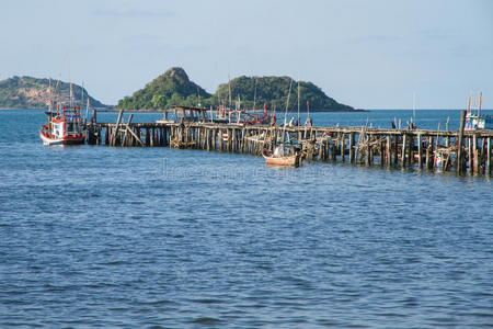 防波堤 天空 港口 钓鱼 波浪 自然 宽的 码头 突出 海滨