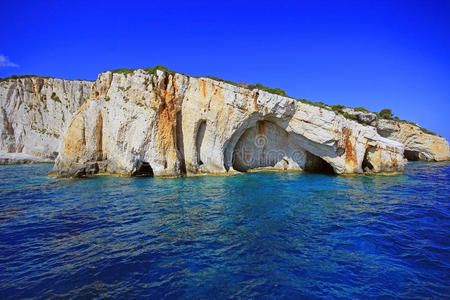 扎金托斯岛上的蓝色洞穴