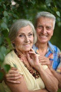 老年人 放松 夫妇 公园 健康 照顾 公司 亲密 肖像 闲暇