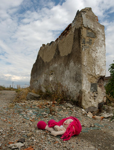 建设 毁灭 危险 打破 大块 被遗弃的 水泥 崩溃 混凝土