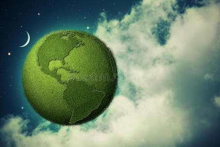 绿色的地球在傍晚的天空中飞翔