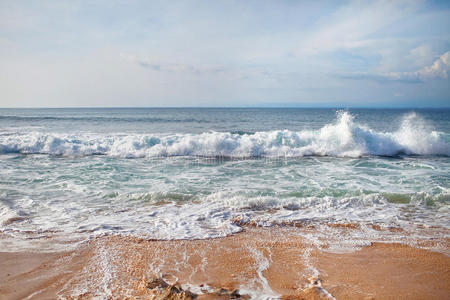 海滩上的波浪