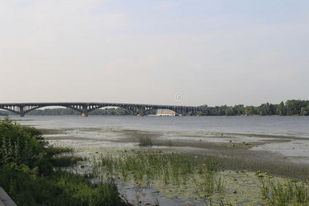 横跨基辅迪尼珀河的桥