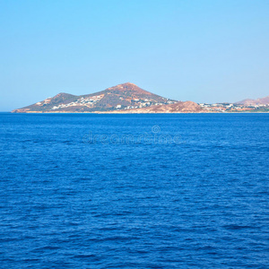 从船希腊群岛在地中海和天空