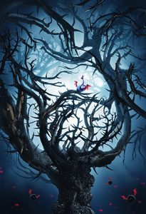 晚上有荆棘的大神秘树照片