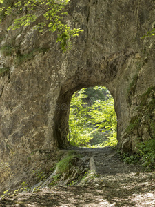 岩石隧道