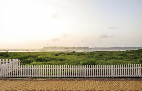 海滩上的篱笆