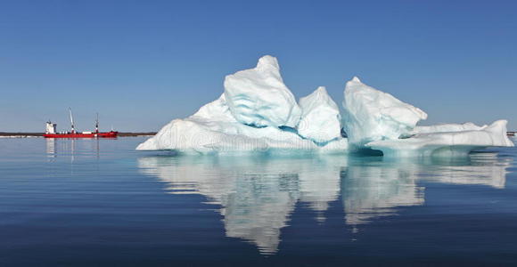 冰冷的 航行 寒冷的 熔化 危险 货运 浮动 冰川 巡航