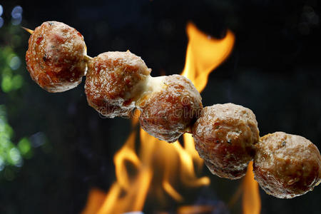 火焰 烧焦 烧烤的 食物 特写镜头 晚餐 网格 热的 肉片