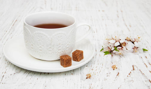 一杯茶和春花