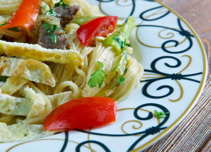 烹饪 拌面 面条 乌兹别克斯坦 晚餐 蔬菜 盘子 美食家