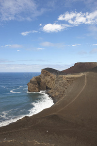 法亚尔岛的亚速尔火山海岸线景观。 蓬塔多斯c