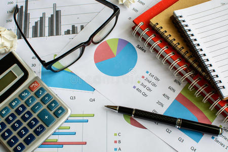 办公桌办公室业务财务会计核算照片