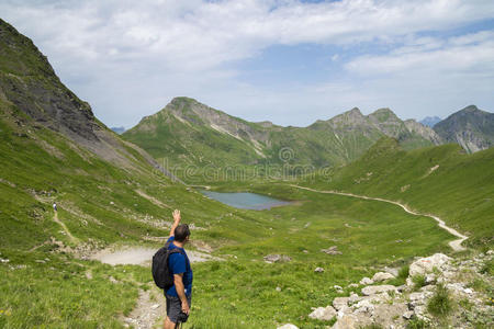 美丽的 高的 拉丁美洲 登山 北欧 草地 男人 徒步旅行