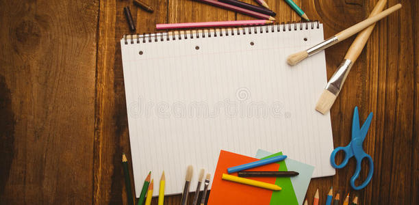 笔记本 画笔 学校 剪刀 桌子 纸张 演播室 教育 蜡笔