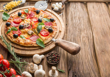披萨 烹饪 流行的 西红柿 小吃 草本植物 橄榄 意大利语
