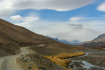 全景图 高峰 自然 毛茸茸的 草地 碎石 风景 高地 手推车