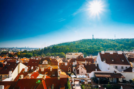 捷克共和国布拉格的城市景观。阳光明媚的一天