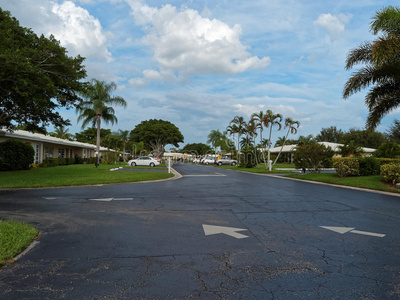 南方 箭头 沥青 地平线 车辆 树叶 天空 汽车 街道 佛罗里达州