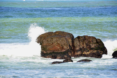 激起小浪花图片