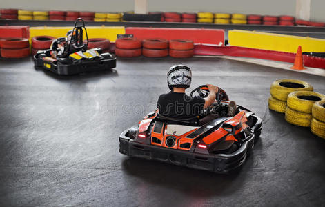 红色卡丁车图片