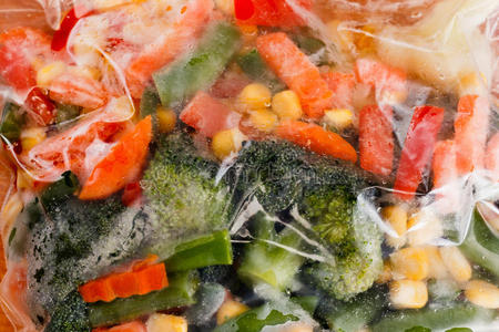 一堆混合冷冻蔬菜