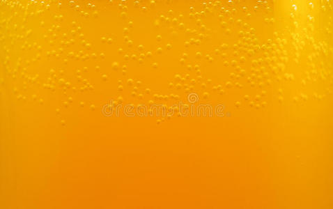 气泡在橙色饮料特写纹理