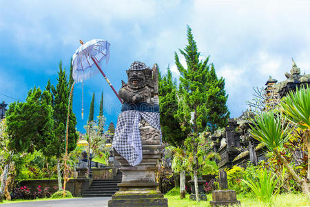 巴厘神雕像在寺庙建筑群，巴厘岛，印度尼西亚