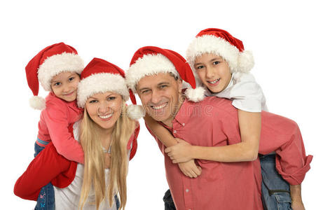 有孩子戴圣诞帽的家庭