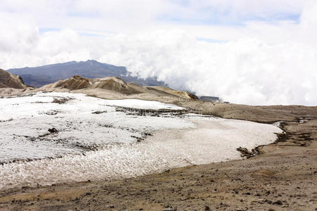 鲁伊斯活火山图片