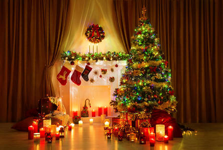 圣诞树室，圣诞节家居室内，壁炉灯